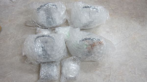 内包装：货物外面包上足够的缓冲，如果是易碎品，壶盖和壶身会分开包装。