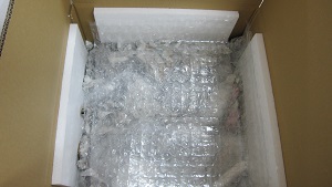 顶部添加气泡膜，加以保护。